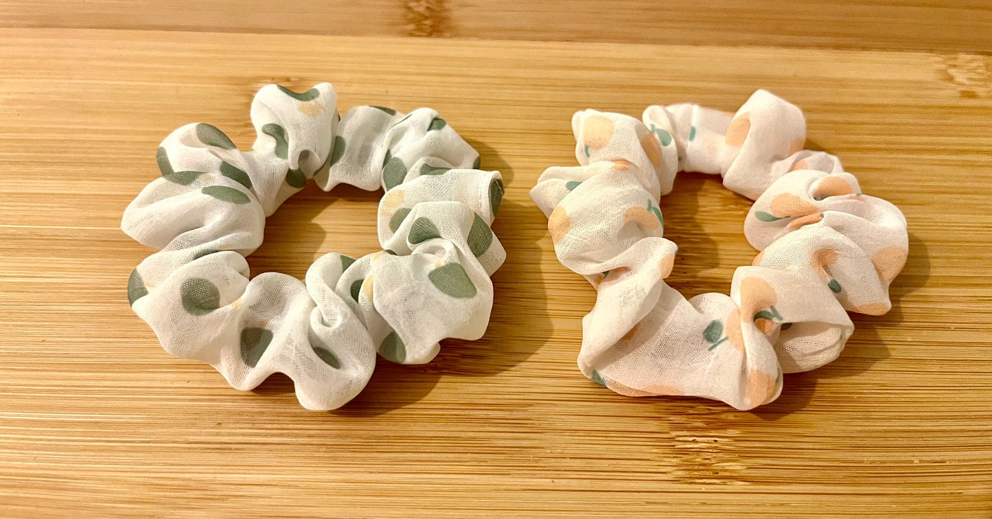 Scrunchie - Green Dots & Orange Apples