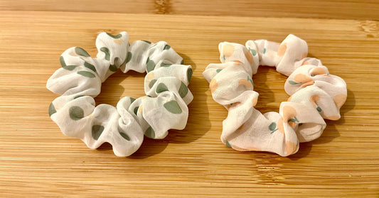 Scrunchie - Green Dots & Orange Apples